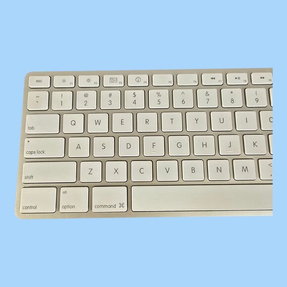 Apple A1243 Wired USB Keyboard Aluminum w/ Numeric Keypad TESTED & WORKS! - Picture 3 of 11